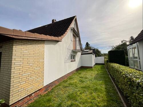 Straßenansicht - 5 Zimmer Einfamilienhaus in Pinneberg