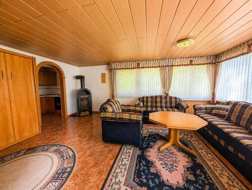 Wohn- und Schlafraum mit Kamin - 1 Zimmer Bungalow zum Kaufen in Bad Düben