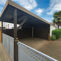 Carport und Eingang - 