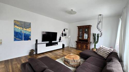 Spacious Living Room - 