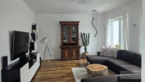 Spacious Living Room - 