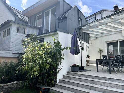 Covered Terrace with Glass Roof - 8 Zimmer Einfamilienhaus in Taunusstein / Neuhof