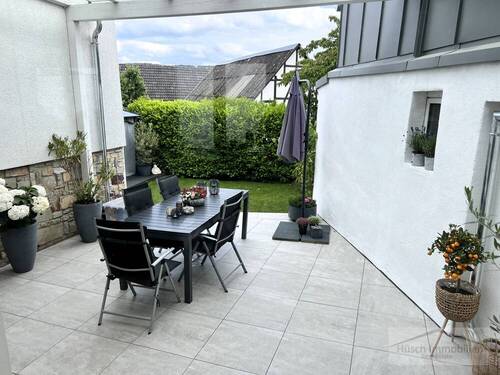 Covered Terrace with Glass Roof - Einfamilienhaus mit 224,00 m&sup2; in Taunusstein / Neuhof zum Kaufen