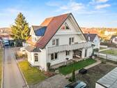 Wohnhaus Seitenansicht mit Balkon und Terrasse - 9 Zimmer Mehrfamilienhaus, Wohnhaus zum Kaufen in Pfullendorf