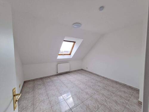 Schlafzimmer 2 OG.jpg - 