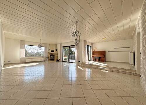 Wohnzimmer - 7 Zimmer Einfamilienhaus in Ober-Mörlen