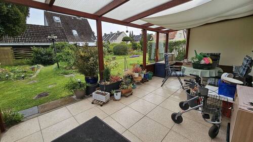 Süd-Terrasse mit Überdachung - 
