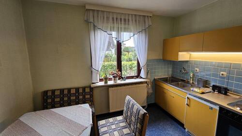 EG: 10 m² Küche mit Süd-Fenster - 