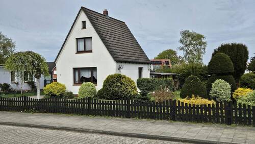 West-Südwest von Straße - 4 Zimmer Einfamilienhaus in Cuxhaven
