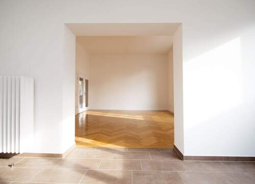 Blick aus der Küche ins Wohnzimmer - 