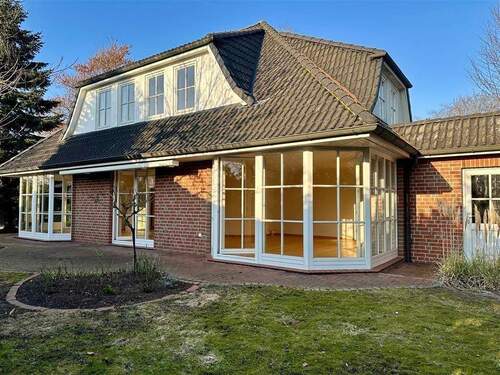 Haus Gartenseite - 4 Zimmer Einfamilienhaus zum Kaufen in Wedel