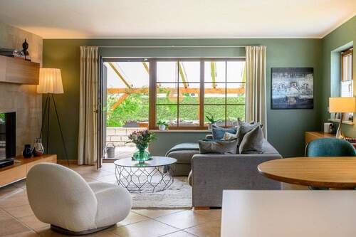 Wohnraum mit Terrassenzugang - 1 Zimmer Mehrfamilienhaus, Wohnhaus in Oberau