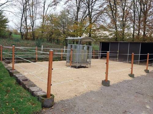 Paddock mit Offenstall - 