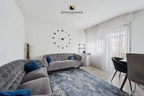 Wohnzimmer links - 3 Zimmer Etagenwohnung in Ebersbach an der Fils