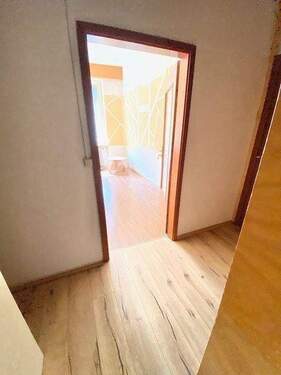 Raum 10 mit kl. Innenflur - 