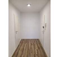 Erstbezug nach Renovierung: 3 Zimmer, Einbauküche, Stellplatz, Balkon, Abstellraum, Nähe Main - Frankfurt Nied