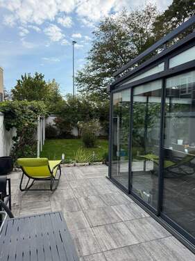 Terasse (6).JPEG - Luxus trifft Wohnkomfort – Exklusives Einfamilienhaus mit Sauna, Kamin & Wintergarten in Frankfurt