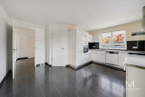 Küche mit Abstellraum - 