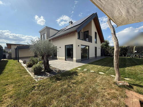Südseite mit Terrasse - Exklusiv & energieeffizient: Modernes EFH (BJ 2019) mit PV, Klima & Smarthome
