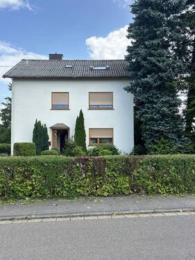 Bild 1 - Großzügiges 1-2 Familienhaus und großem Grundstück in sehr ruhiger Lage von Schiffweiler