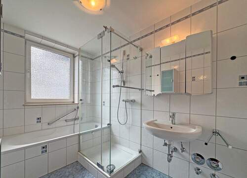 Bad mit separatem WC - 