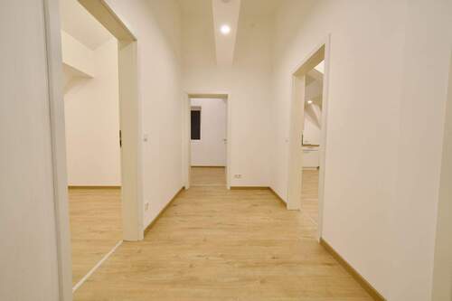 Flur - 4 Zimmer Etagenwohnung zum Kaufen in Gangkofen