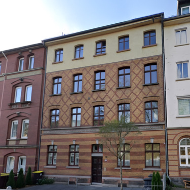 MFH direkt an der Universität - Direkt an der Universität: Rentables Mietshaus in erstklassigem Zustand