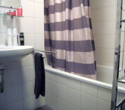 Bad mit Wanne - 
