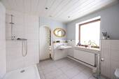 Badezimmer im Erdgeschoss - 