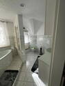 Bad m.Waschbecken, WC, Wanne - 