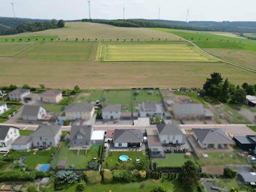 Luftansicht Hausrückseite mit benachbarten Feldern - 
