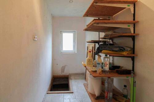 Abstellkammer und Zugang Keller - 