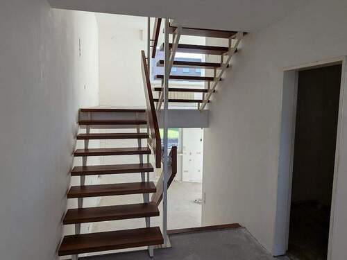 Treppenhaus- Eingangsbereich - 5 Zimmer Reihenmittelhaus in Greven