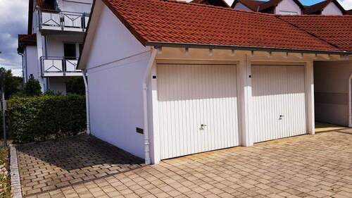 Stellplatz und Garage - 