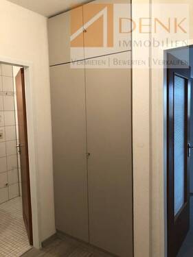 mit Einbauschrank als Garderobe - 