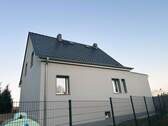 Objektansicht - Modernes Einfamilienhaus zur Miete mit Kamin, Stallungen & Wohlfühlcharakter in idyllischer Lage!