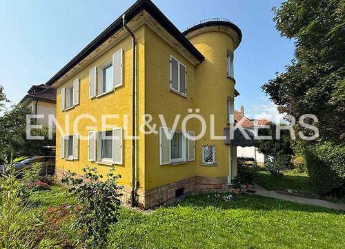 Bild 1 - Seltenes Juwel am Kurpark - Stadthaus mit Charakter sucht Feinschliff
