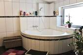 Badewanne und Tageslicht 1. OG - 