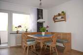 Esstisch mit Stühlen - 1 Zimmer Etagenwohnung in München