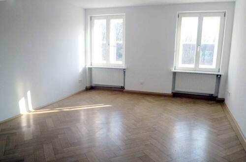 Wohnzimmer - Zentral gelegene 3-Zimmer-Altbau-Wohnung in München-Neuhausen