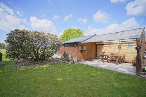 Garten mit Gartenhaus - 