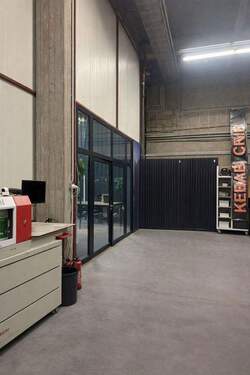 Büro Eingang - Lager Hochregallager + Büro Ebenerdig in gute Lage von Frankfurt zur Vermieten