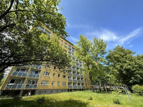 Hausansicht - Etagenwohnung mit 71,50 m² in Chemnitz zur Miete