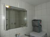 Badezimmer mit Waschmaschine - 