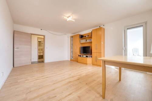 Wohnbereich - 3 Zimmer Etagenwohnung zum Kaufen in München