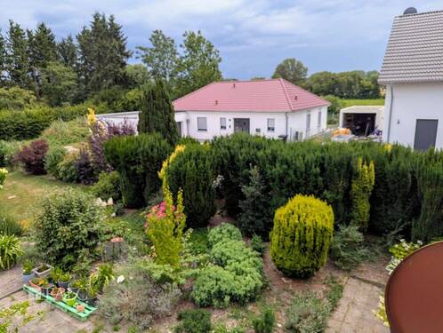 rechte Grundstücksgrenze - 