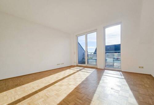 Wohnzimmer - Lichtdurchflutete 3-Zimmerwohnung mit zwei Balkonen und Tiefgaragenstellplatz in ruhiger Wohnlage