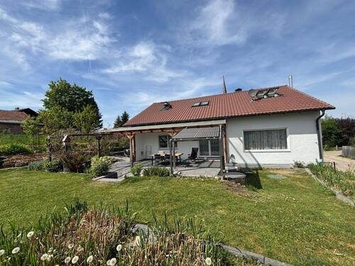 Hausansicht, Süd.JPG - 5 Zimmer Einfamilienhaus in Vilsheim