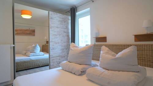 ...mit bodentiefem Fenster - 