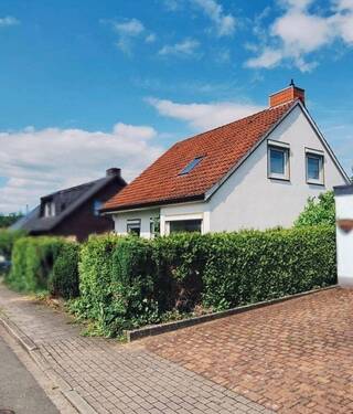 Außenansicht - Modern trifft grün - renoviertes Einfamilienhaus mit Traumgarten!